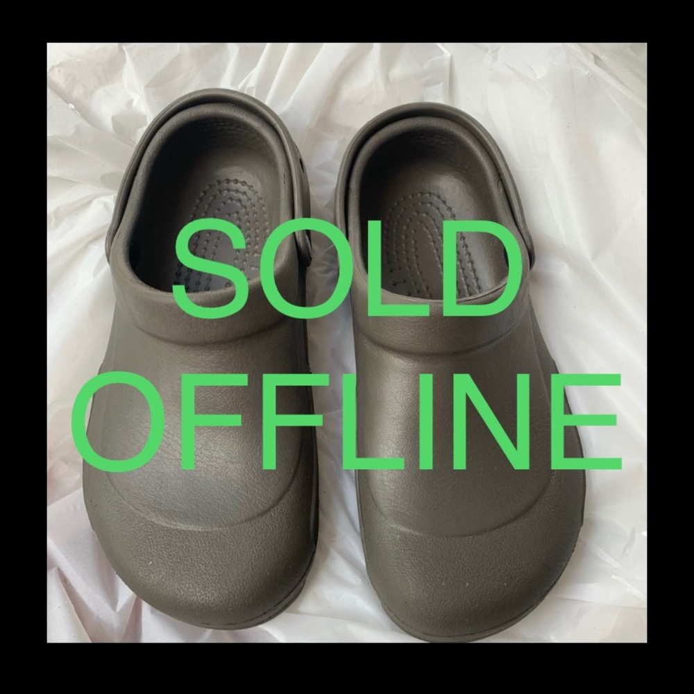 CROCS Bistro Clogs Women or Men, Closed Toe, Nonslip, Waterproof